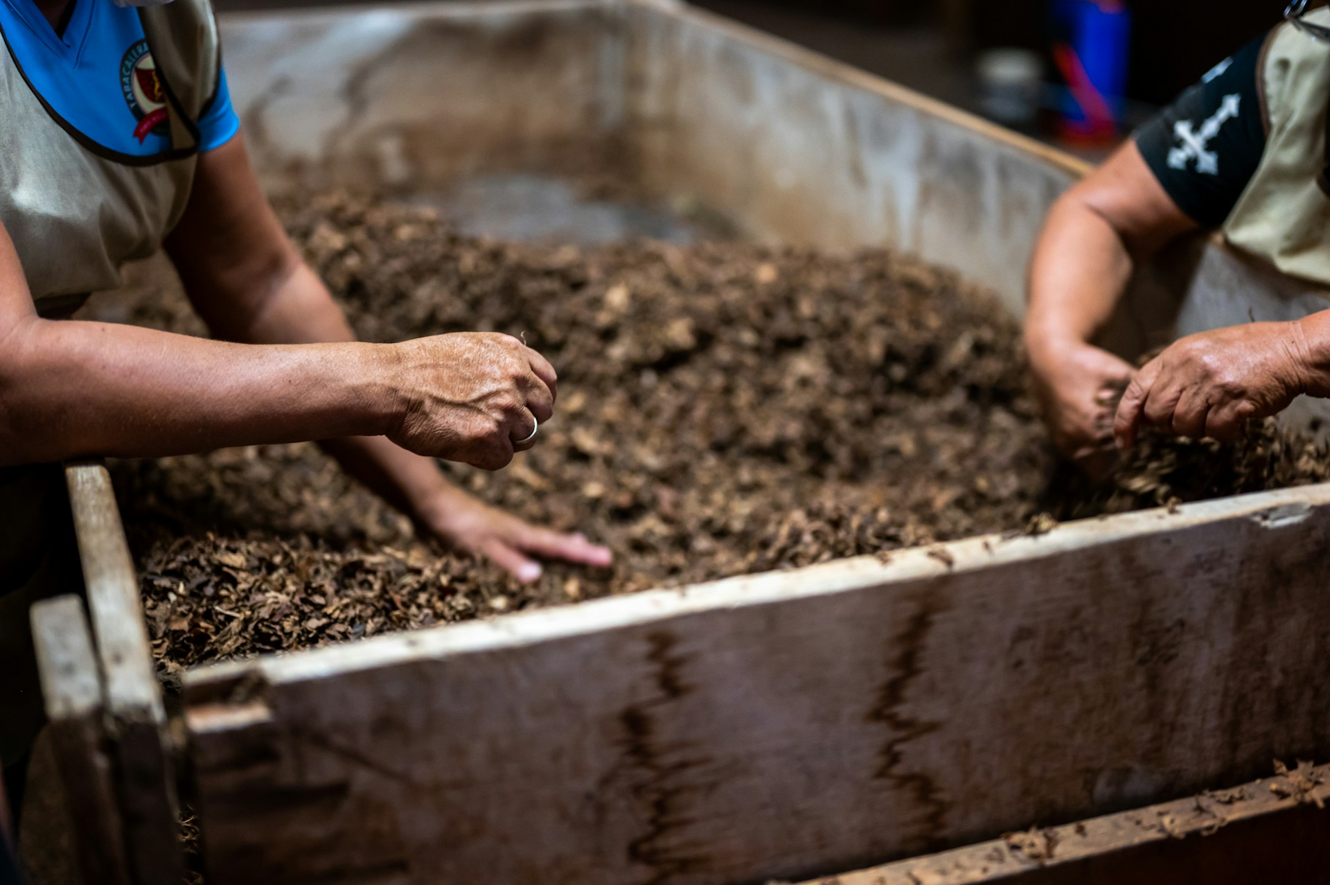 How to reduce odor: composting at home tips